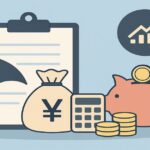保険料の見直しと節約をイメージしたイラスト（傘、保険証券、貯金箱、電卓、コイン、円マークの袋など）