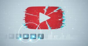 破損したYouTubeロゴとエラーコードを示すグリッチ風デザイン。システム障害やバグを象徴するイメージ。