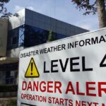 災害気象情報の警戒レベル4を示す警告看板