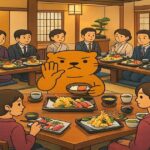 料亭の座敷でカワウソ君を中心に、着物姿の客たちが刺身や天ぷら、煮物などの和食を囲んで食事しているイラスト