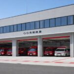 車両が並ぶ日本の一般的な消防署