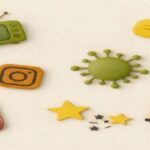 都城市の飲食店で集団食中毒!鶏レバ刺しが原因か? テレビ、SNS、ウイルス、吹き出し、弁当などメディア関連アイコンのイラスト